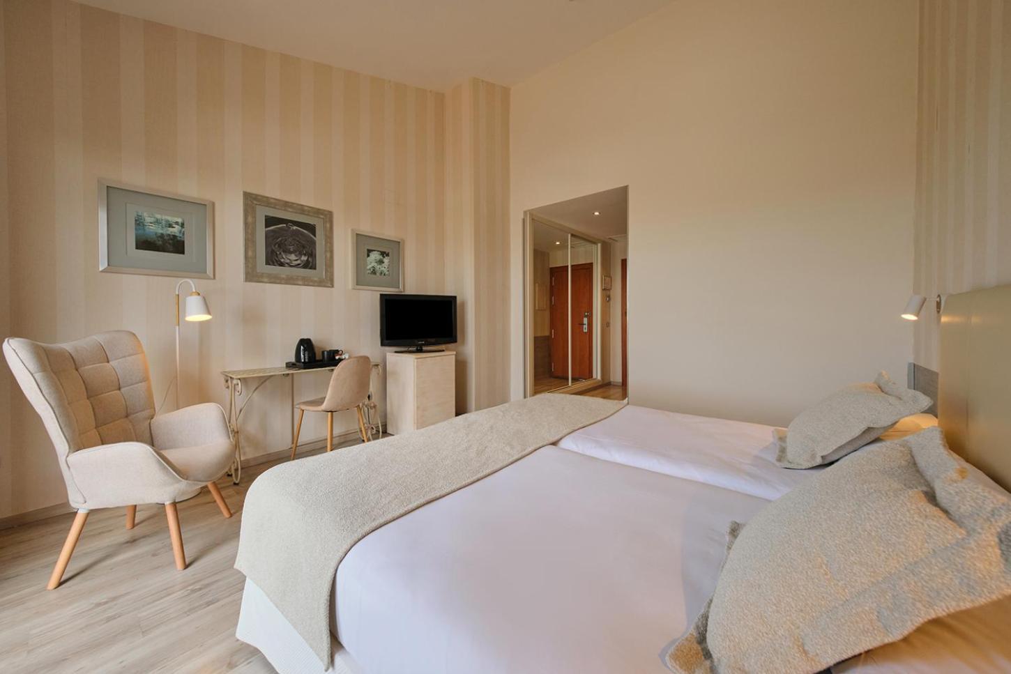 Hotel Spa Villa Nazules Chueca Екстер'єр фото