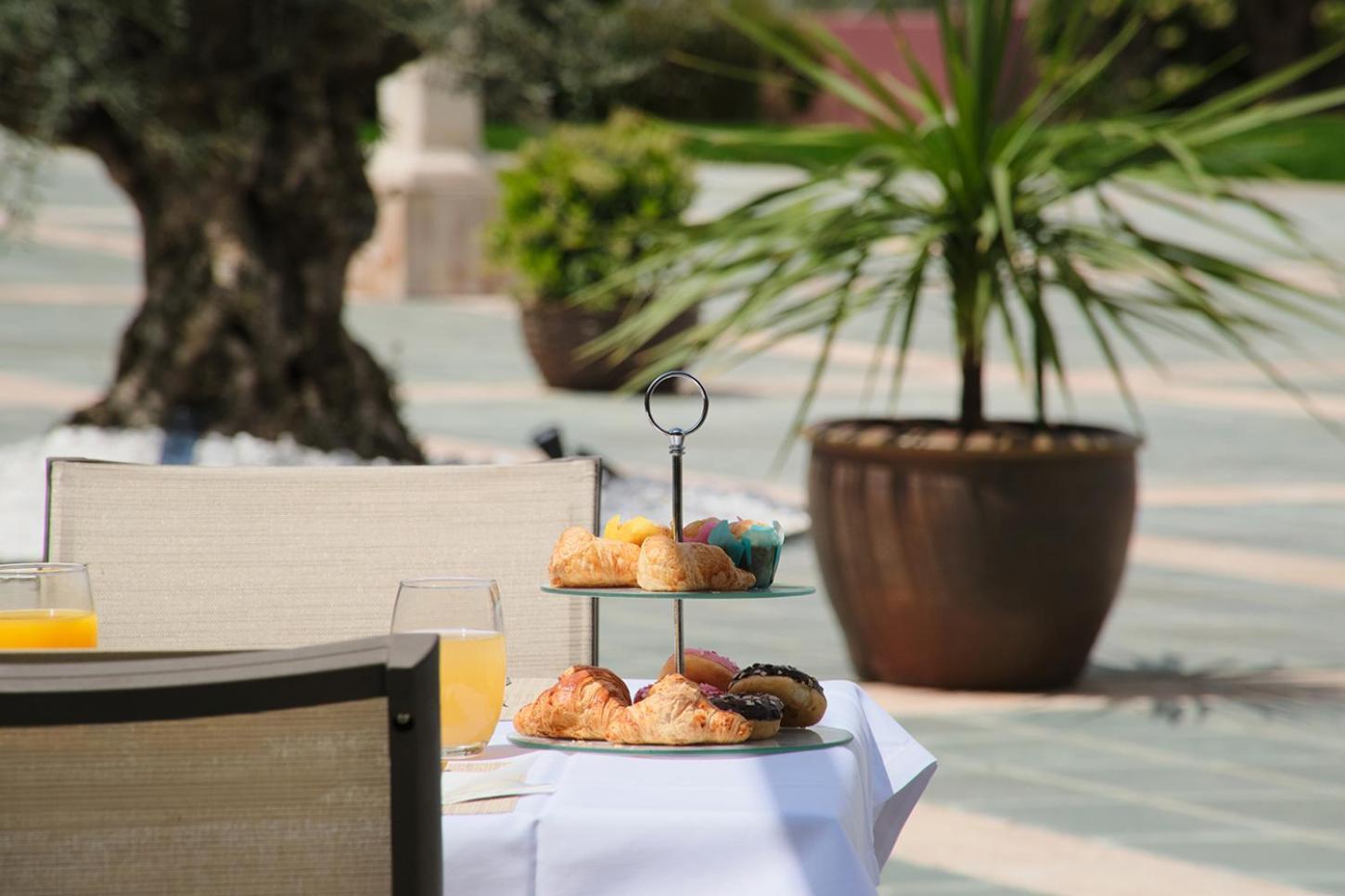 Hotel Spa Villa Nazules Chueca Екстер'єр фото