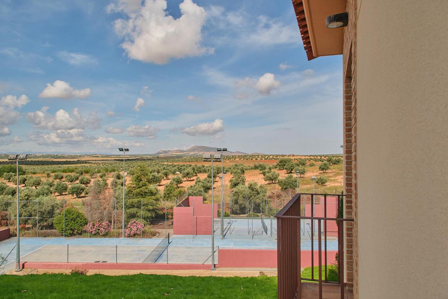 Hotel Spa Villa Nazules Chueca Екстер'єр фото