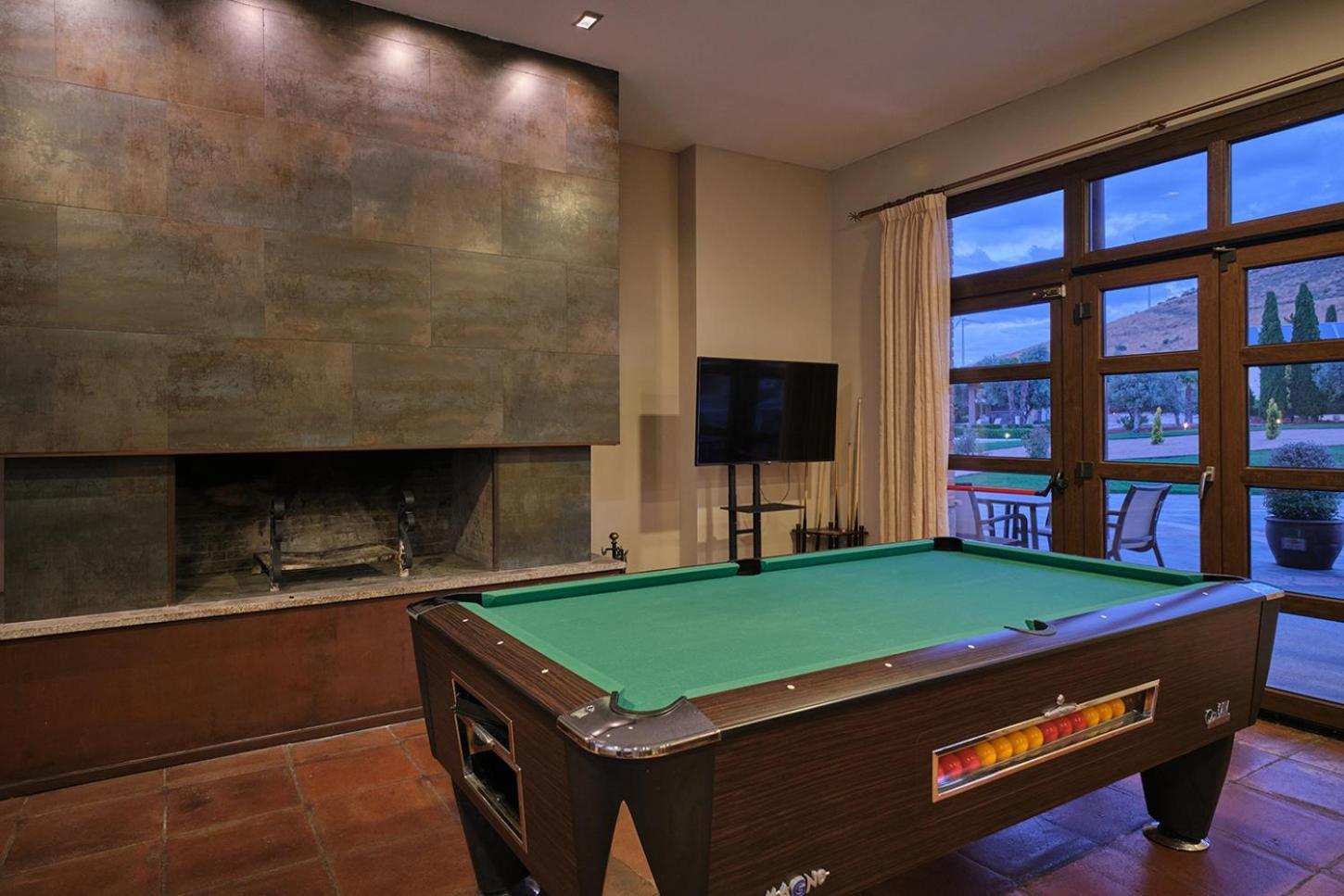 Hotel Spa Villa Nazules Chueca Екстер'єр фото